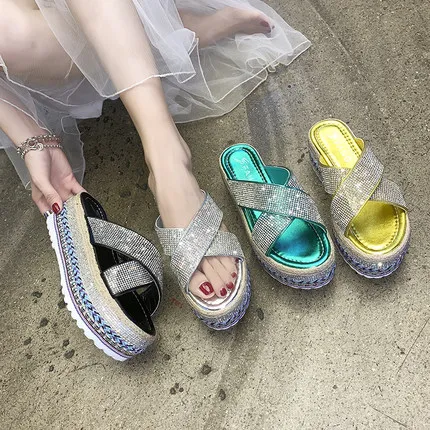 

Net red rhinestone muffin with a word drag female summer 2019 new wild wear non-slip thick bottom beach slippers