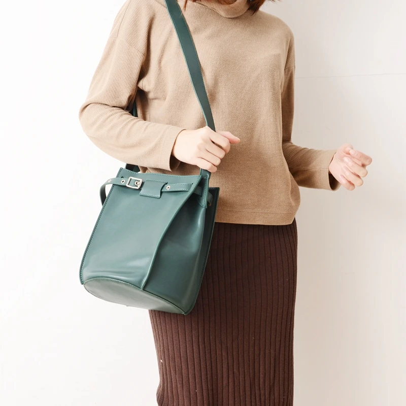 

Luxury Designer Women Handbags High Quality Leather Famous Brand Big Bag Bucket Bag with Long Strap