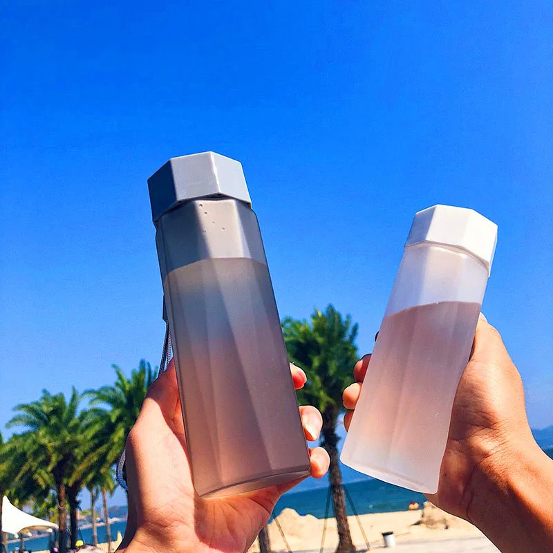 

2019 380ML Frosted Water Bottles, Three-Dimensional Cutting Plastic Tea Bottle Portable with Handle 4-Color Crystal Water Bottle
