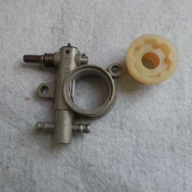 

OIL PUMP / WORM GEAR ASSEMBLY FOR OLEO-MAC 925 GS260 &MORE MINI CHAINSAWS OILER KIT 50160207