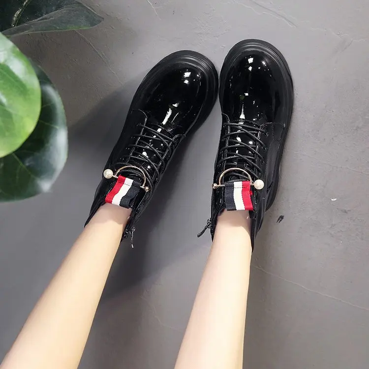 

2018 new high-top platform Martin boots women's shoes.