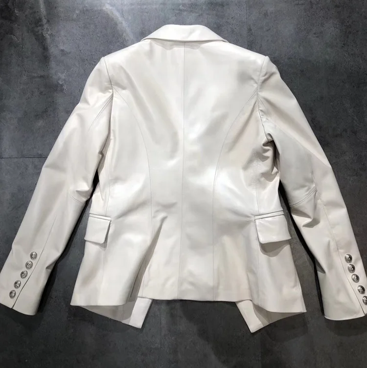 Элегантный белый блейзер из натуральной кожи шикарный облегающий короткий жакет