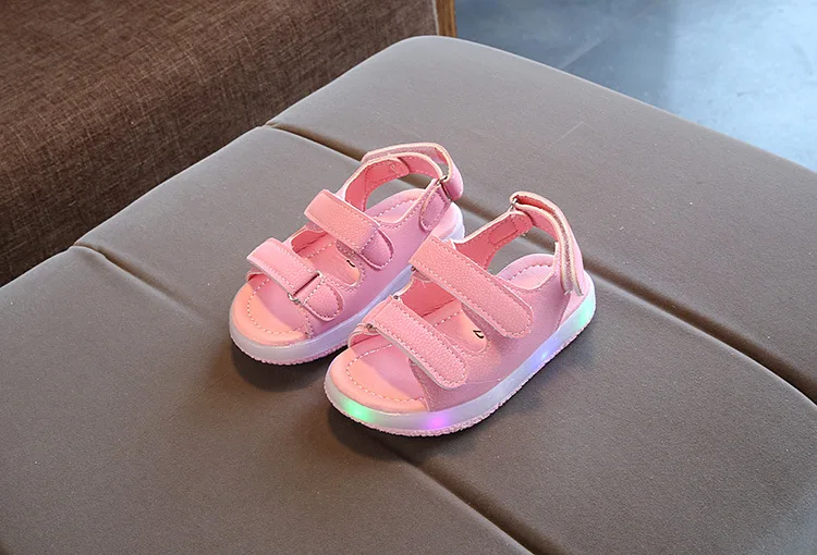 Детские сандалии, летняя светящаяся обувь с светодио дный, новый стиль, детская обувь для девочек, модная пляжная обувь для мальчиков