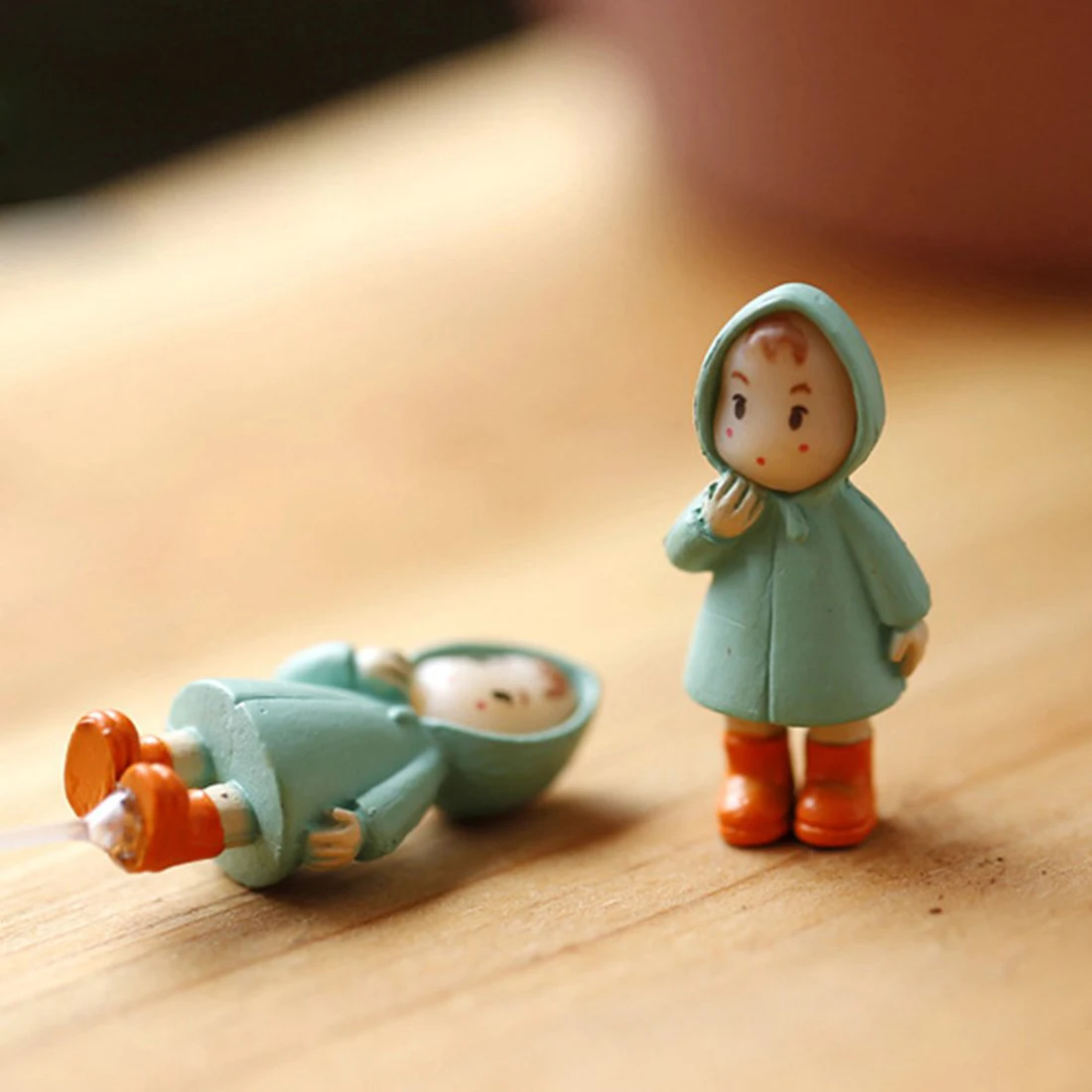 

1PCS Cute Mini Figurines Miniature Girl Mei Resin Crafts Ornament Fairy Garden Gnomes Moss Terrariums Home Decorations