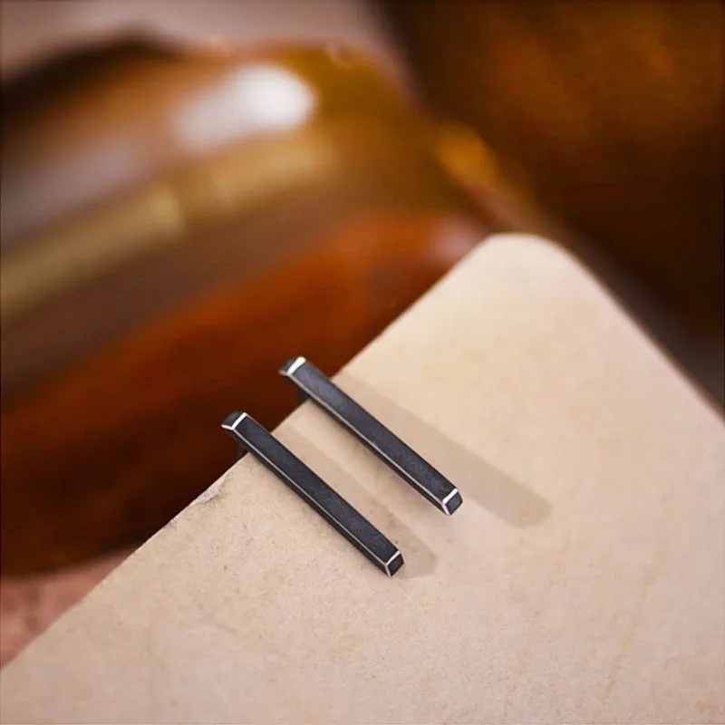 

Hot Fashion Vintage S925 Sterling Silver Jewelry Strip Earrings Retro Black / Silver Color Men Women Personality Stud Earrings