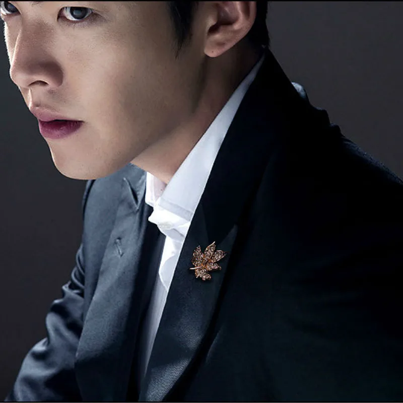 

Vintage Style Crystal Maple Leaf Broochs Pin Collar Buckle Collar Shirt Men And Women Luxury Brooch Badge