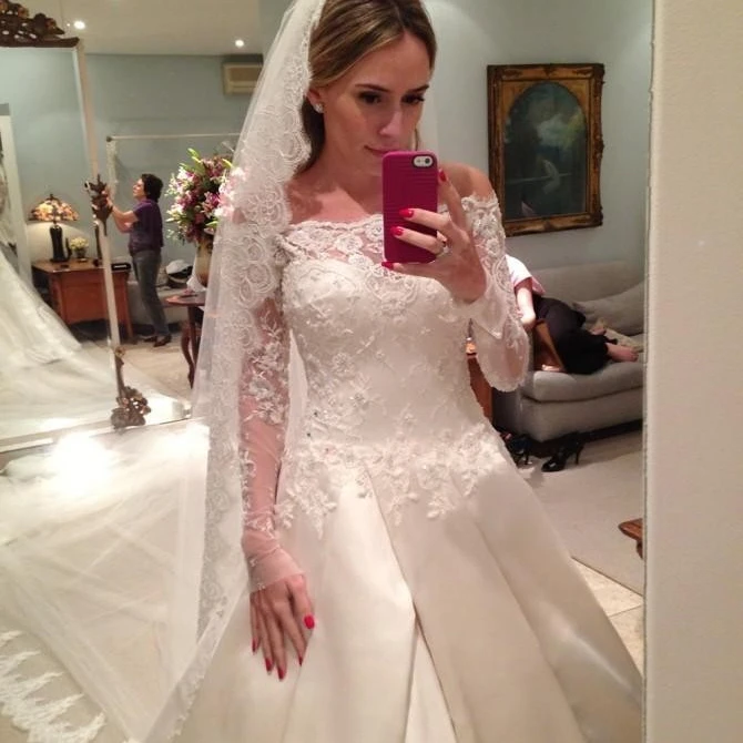 

2019 Long Sleeves Elegant Wedding Dresses with Lace Applique boat Neck Bridal Dresses China A Line Ruched Satin wedding gowns