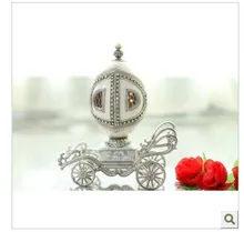The new European royal wedding carriage egg music box wedding gift choice for Christmas gift to the Qixi Festival.