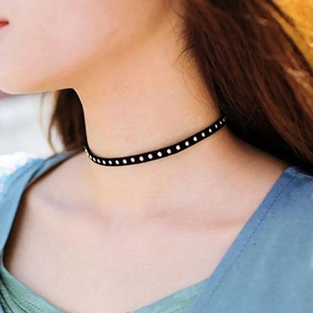 

Women Black Velvet Choker Girls Rivet Choker Necklace Female Statement Neckwear Jewelry Gift