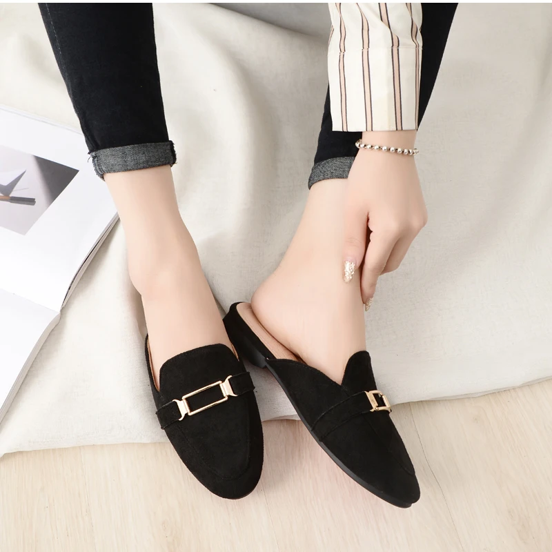 Mule Shoes Women Sandals Brand Designer Shoes Metal Decorate Mules Slippers Pointed Toe Flip Flops Low Heels Beach Slippers