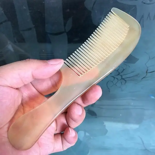 Natural horn comb to prevent health care