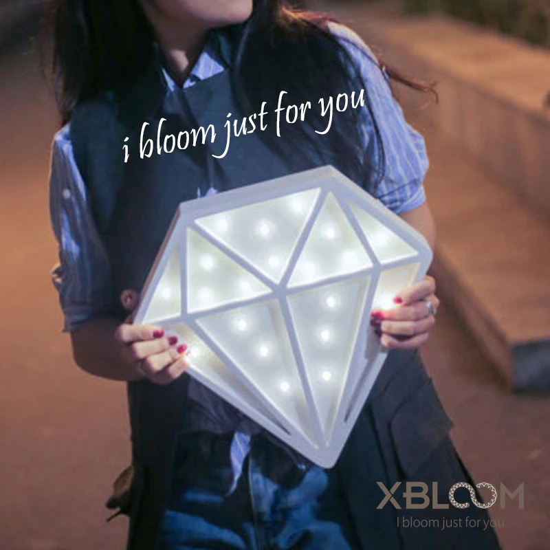 Beste Wit Houten Diamond Bruiloft Decoratie Wanddecoratie Bar Cafe Hotel LED Licht Creatieve Ornamenten Home Decor Tuin Decoratie