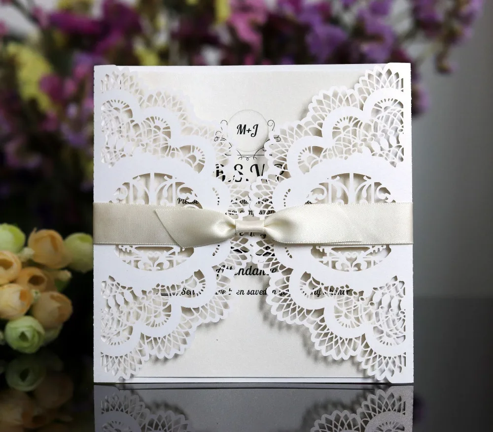 

100pcs/Lot New Arrival Flowers White Pearlescent Wedding Invitations Cards Laser Cut Hollowed Out Invitations For Wedding Party