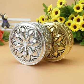 

50pcs Creative Gold Silver Candy Boxes Hollow Plastic Petal Boutique Wedding Party Favor And Gift Holder Package ZA6466