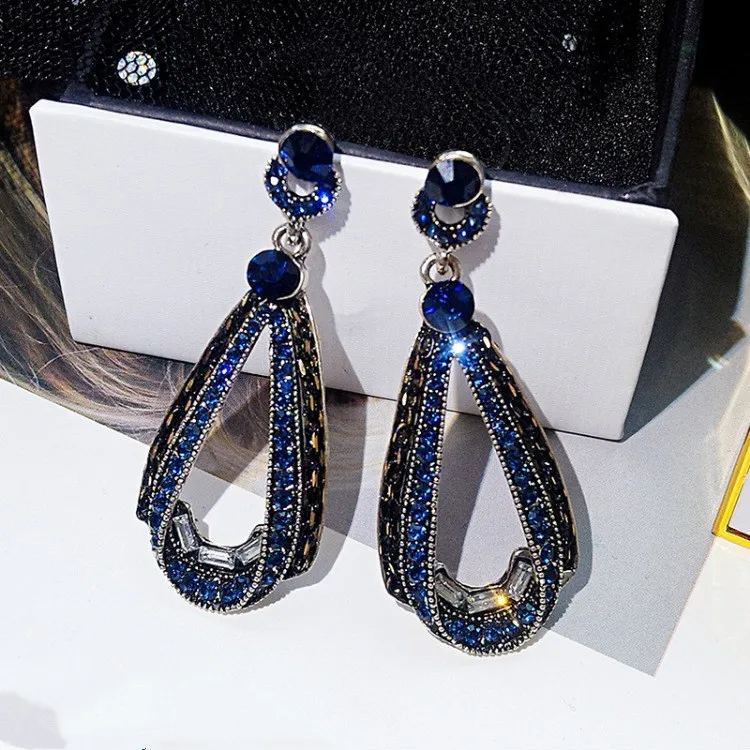 

2019 New Sale Fashion nightclub shiny exaggerated atmospheric jewelry Crystal from Swarovski 925 silver needle earring 2 Colors