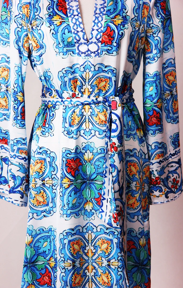 Günstig S 4XL Hohe Qualität 2019 Neue Fashion Runway Blau Und Weiß Druck Hand Perlen V ausschnitt Mit Langen Ärmeln Lose Saum schlitz Kleid Frauen