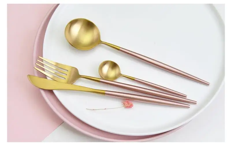 pink cuytlery set (1)