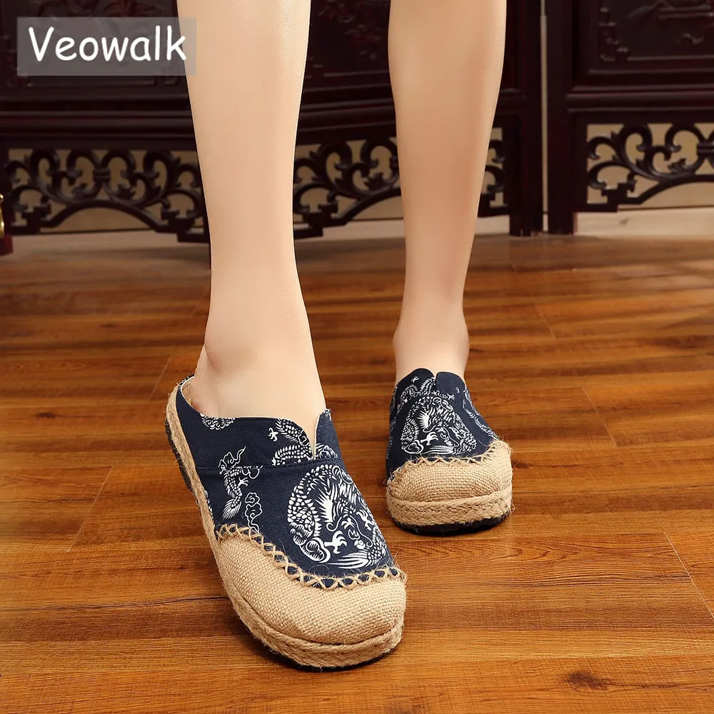 online Veowalk Thai Totem Bordados Mulheres Chinelos de Algodão De Linho Preto Senhoras Lâminas Planas sapatas de Lona de Verão Sandália Sapatos Plus Size 35 44