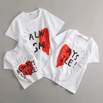 Chanjoycc Одинаковые комплекты для семьи; футболка новые летние Дизайн мама папа для маленьких мальчиков модные Изделие из хлопка с короткими