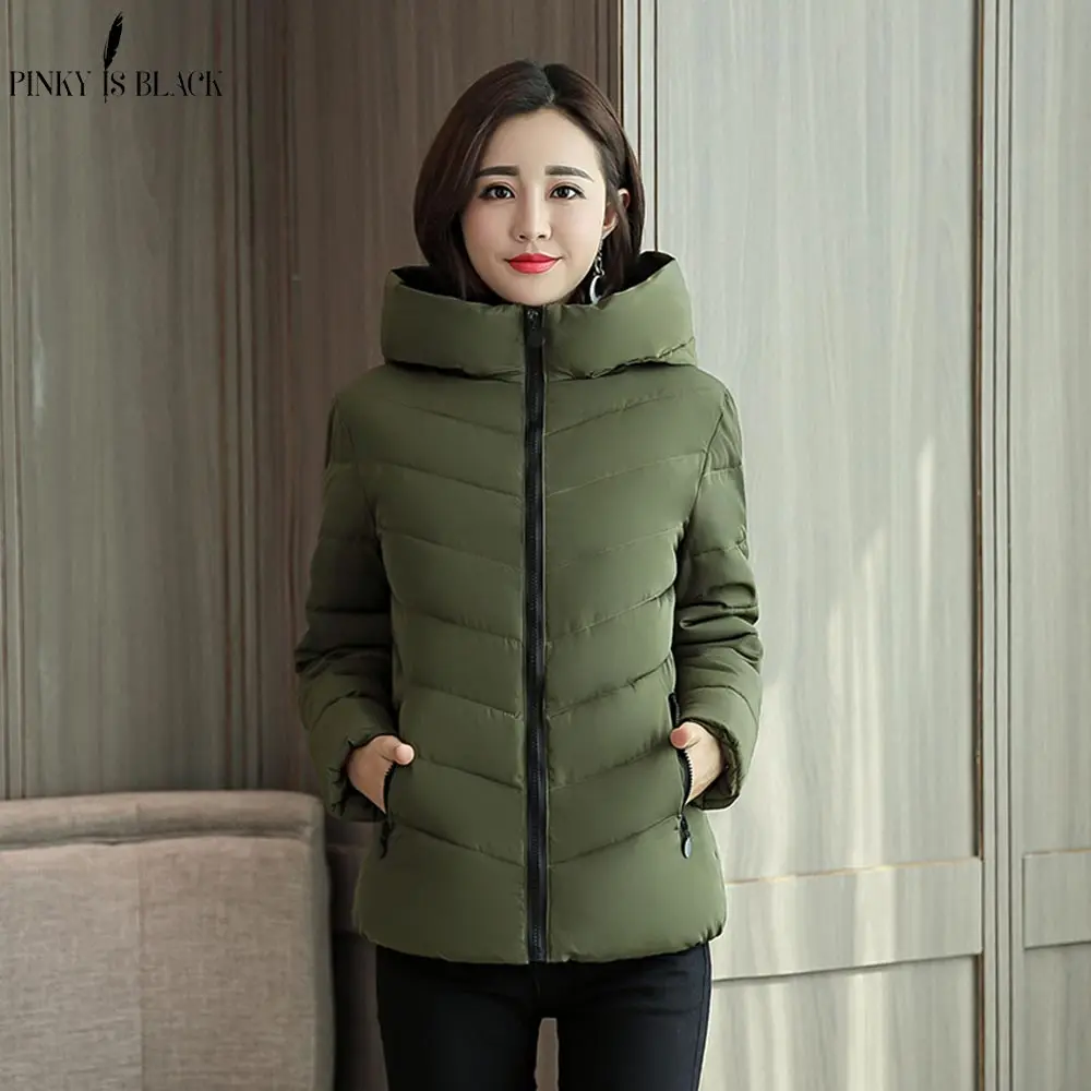 PinkyIsBlack зимняя куртка Для женщин хлопка короткая куртка новое платье для девочек с хлопковой подкладкой с капюшоном теплое зимнее пальто, парка для женщин; Большие размеры 4XL - Цвет: Армейский зеленый