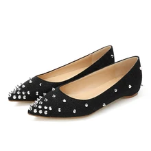 Новые модные женские туфли на плоской подошве с заклепками, пикантные женские туфли на низком каблуке с острым носком, женские вечерние повседневные свадебные туфли из искусственной кожи на плоской подошве черного цвета