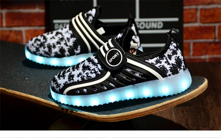 Fashion children's luminous shoes LED flashing lights shoes for boys and girls flying weaving cloth shoes sports shoes