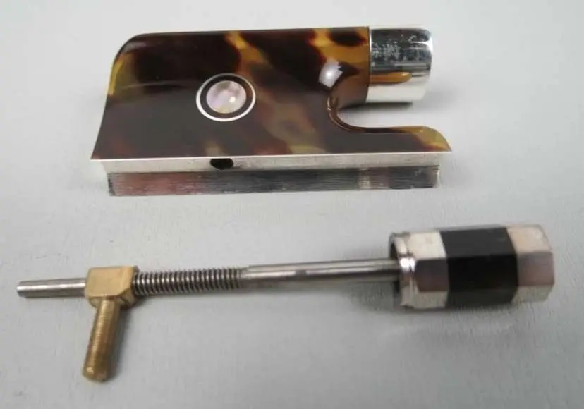 

Nice cello bow frog,1pcs very cello bow frogs, silver mount,with screw.