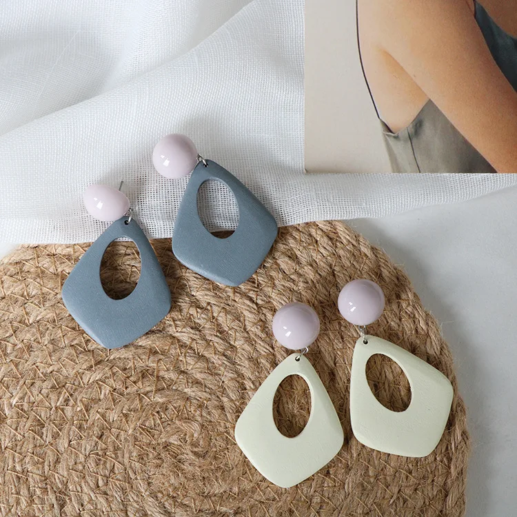 

2019 Korea New Simple Hollow Irregular Wooden Earrings Geometric Contrast Color Wood Oval Ladies Earrings Jewelry Gift Wholesale