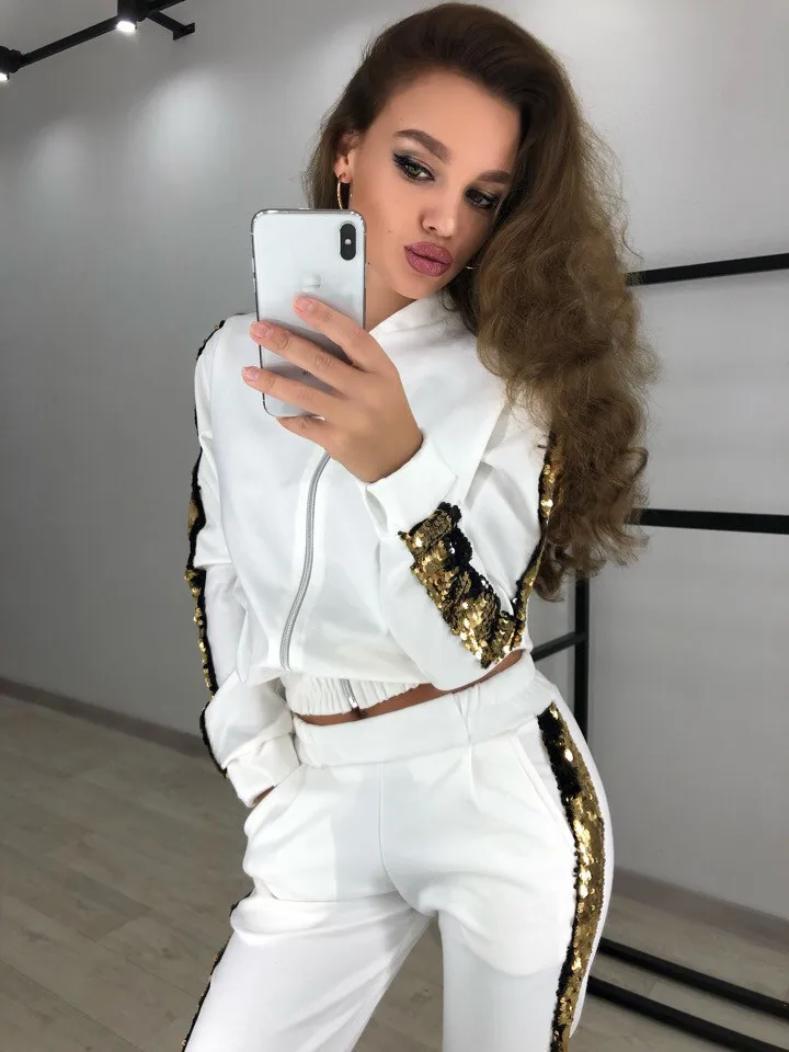 1350611669_w640_h640_kostyum-s