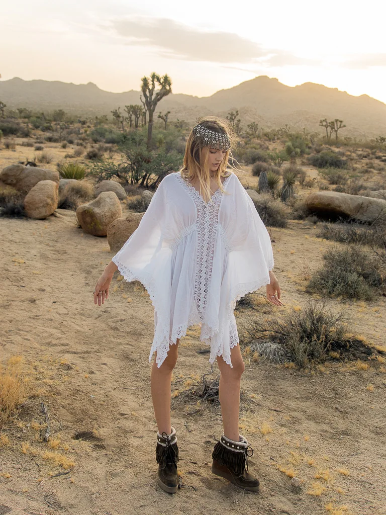 Temara_WhitelaceKaftan_Front