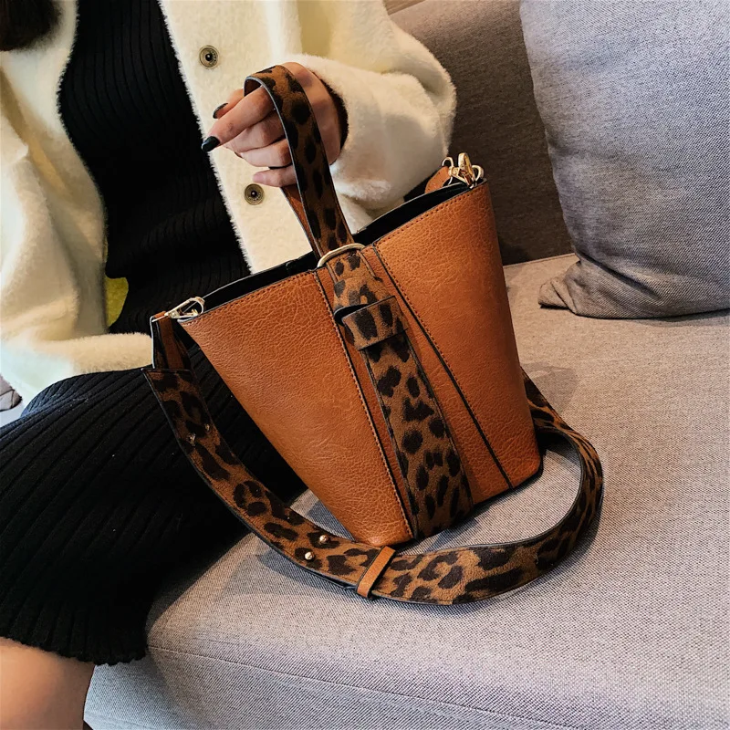 2018 الجلود السيدات الأعلى مقبض حقيبة يد حقائب للنساء حقيبة يد فاخرة حقائب النساء مصمم العلامة التجارية الأصلي تصميم ليوبارد طباعة 2018 الجلود السيدات الأعلى مقبض حقيبة يد حقائب للنساء حقيبة يد فاخرة حقائب النساء مصمم العلامة التجارية الأصلي تصميم ليوبارد طباعة