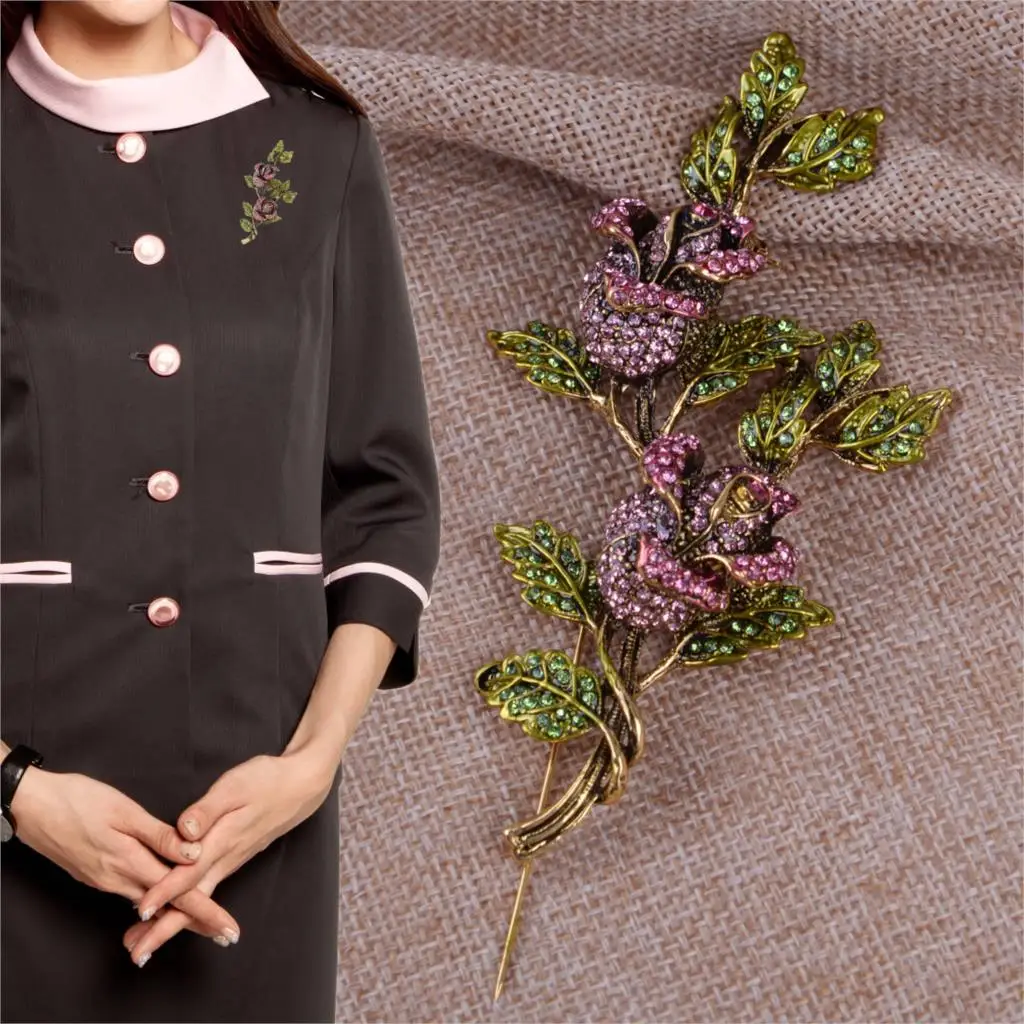 

Elegant Woman Ladies Pink Crystal Flower Rose Brooch Pins Gold-Tone Rhinestone Bouquet Brooches Pin Party Wearing for Women