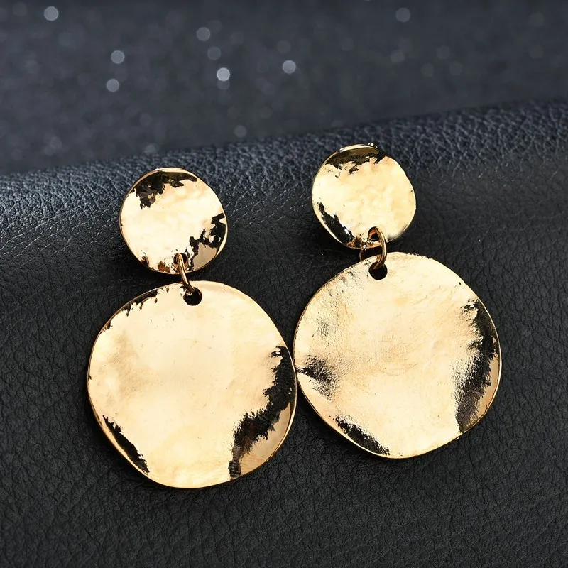 

Hot Gold Tone Slippy Curved Statement Earring Ear Studs for Fashion Women