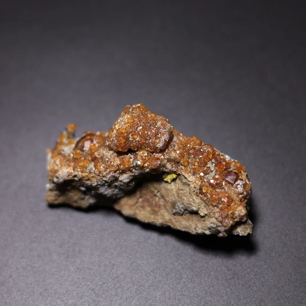 61.8g NATURAL Stones and Minerals Rock SPECIMEN Garnet RARE ORE UNIQUE MINERAL