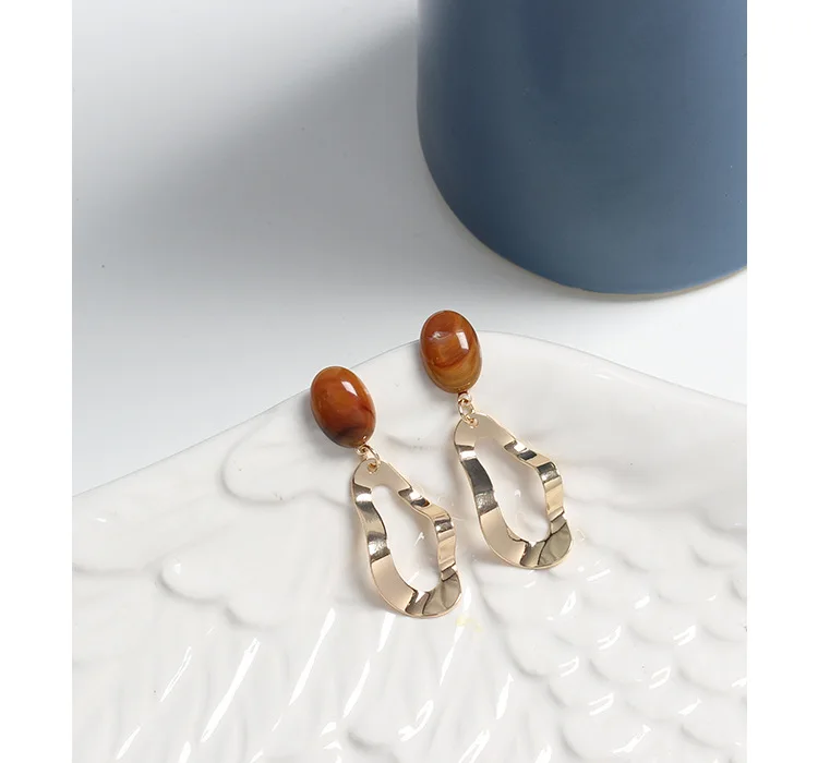 

Geometric Vintage Resin Hyperbole Non Pierced Earrings Pattern Irregular Hollow Earrings with Clips