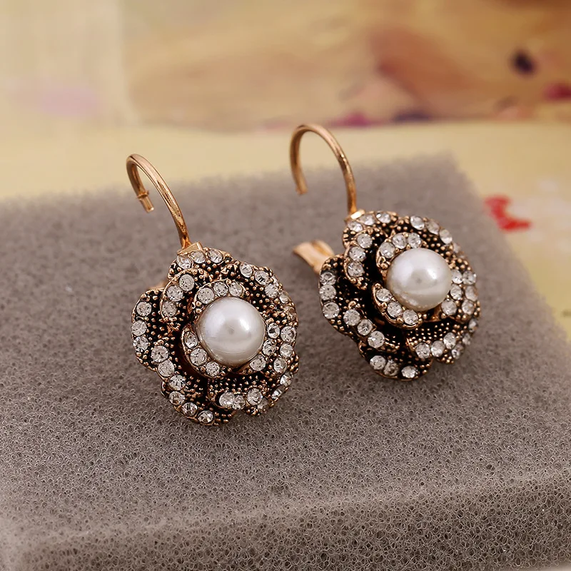 

2018 New Arrival Water Drop Imitation Pearl Flower Stud Earrings Wholesale