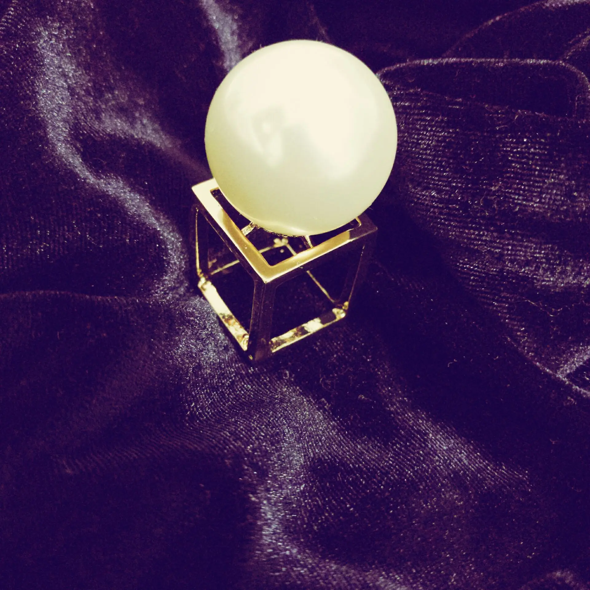 

Network red the temperament geometric box Pearl ring index finger ring personality exaggerated ring High Street trendy ring 879