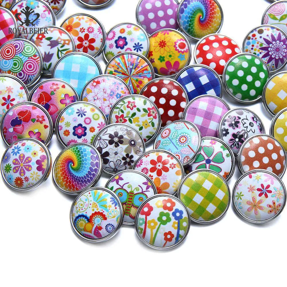 RoyalBeier 10pcs/lot Multi Pattern Mixed Colorful Wood Charms 18mm Snap