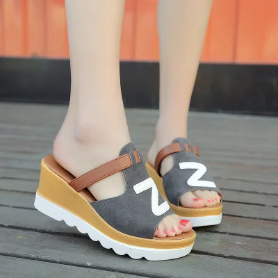 

2019 casual sports shoes Korean fashion fish mouth wedges beach slippers small fresh outdoor sandals non-slip wear ladies shoes
