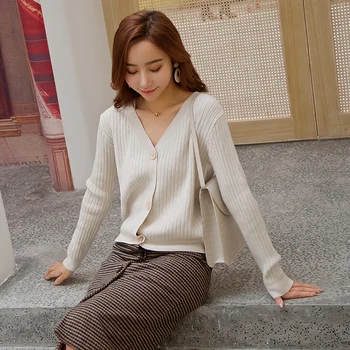 

2019new Korean version of the loose long-sleeved solid color outside the short paragraph v-neck knit cardigansweater coat female
