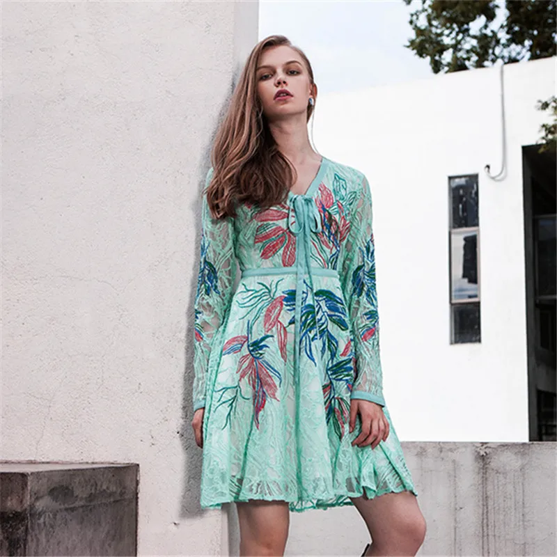 4435950907_894001832