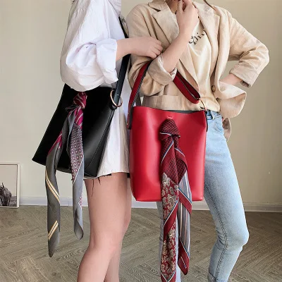 

2019 explosion models large-capacity chain fashion wild shoulder diagonal package multi-function simple elegant bucket bag