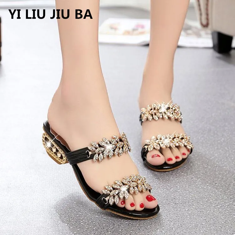 Comprar 2019 nuevas pantuflas para mujer Sandalias de playa de verano de moda de mujer Zapatillas de exterior con diamantes de imitación chanclas zapatos de mujer ** 692