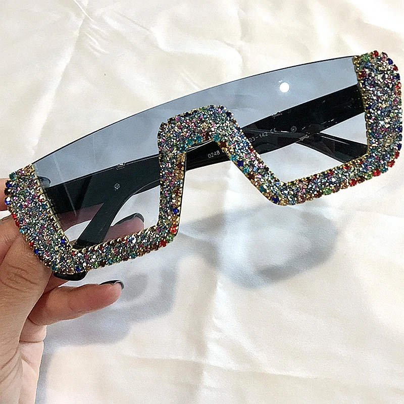 spesifikasi Square Kacamata Hitam Mewah Wanita Merek Desain Wanita Terlalu Besar Rhinestone Kacamata Pria Setengah Bingkai Kacamata untuk Wanita UV400