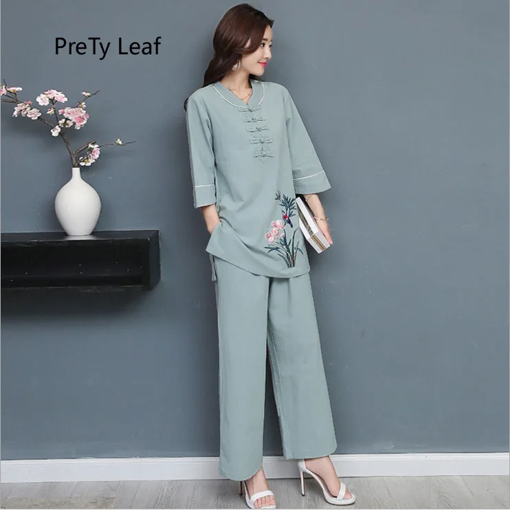 2018 Women's National Wind Button Embroidery Leisure Set |