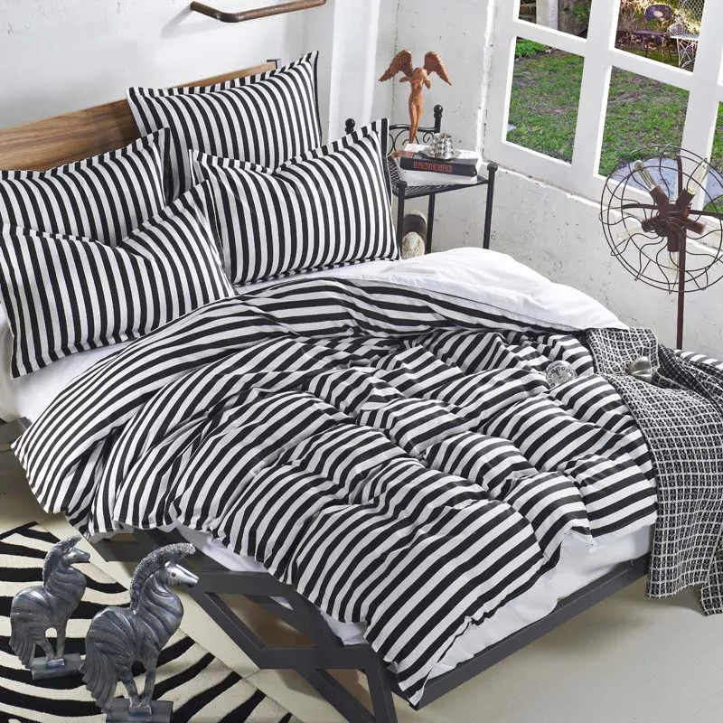 Best 25 Black And White Bedspreads Ideas On Pinterest Please Help