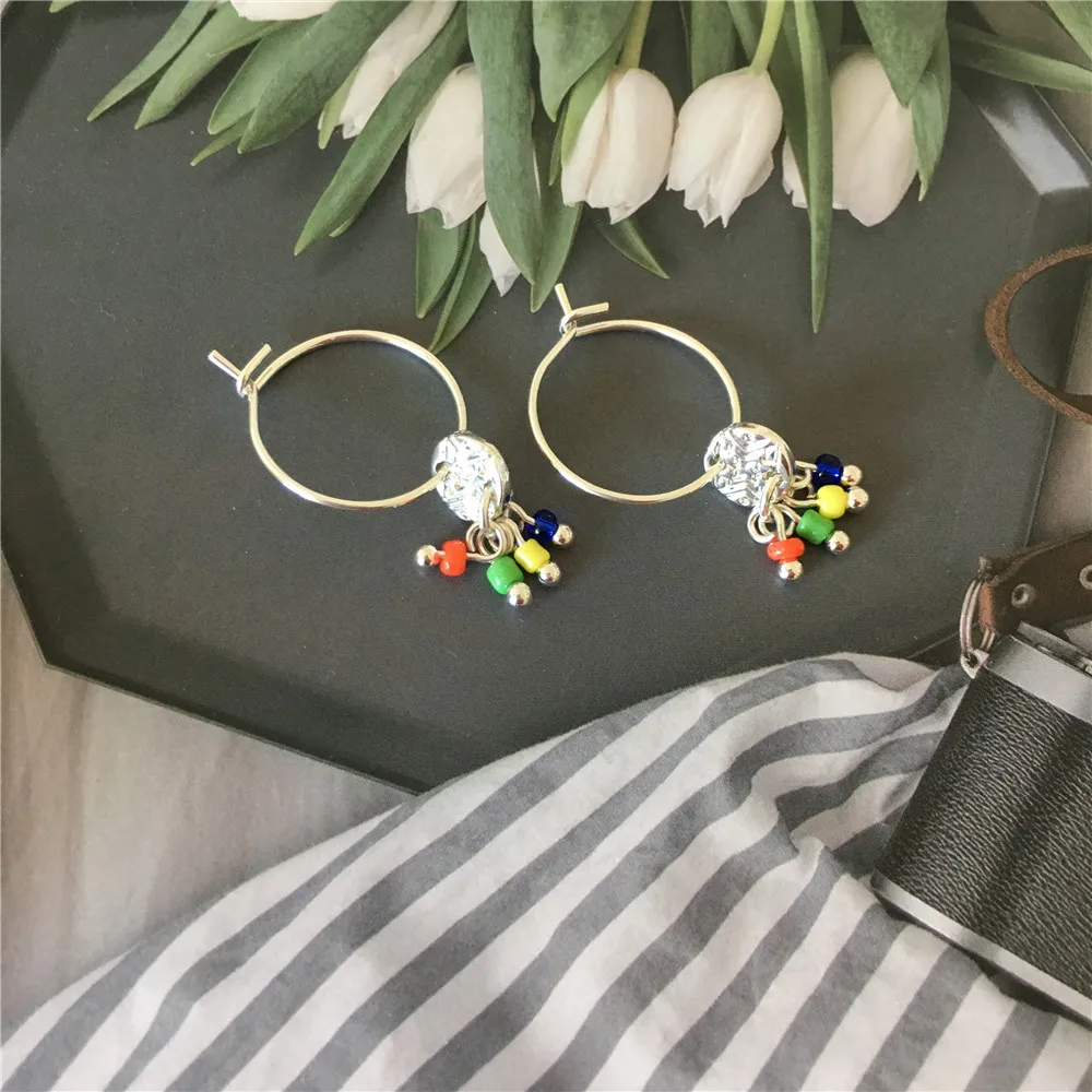 

CUTE GOLD COLOR PLATING TEXTURED ROUND DISC LINKED WITH COLORFUL BEAD DROP EARRINGS
