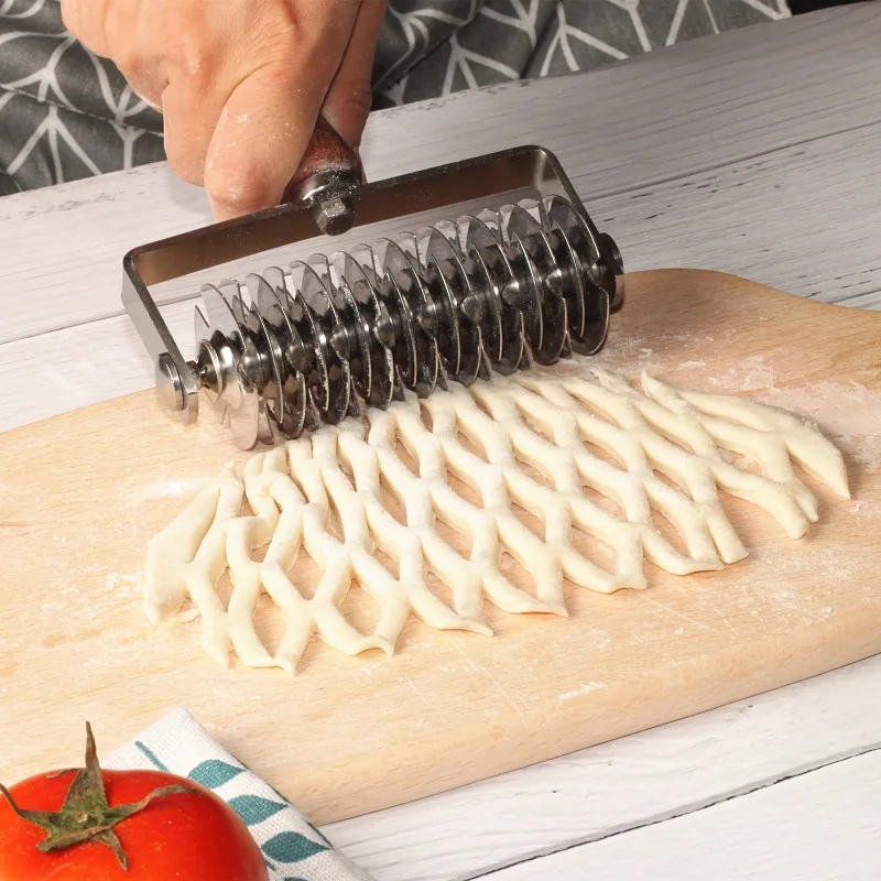 

Baking Tool Pizza Pastry Lattice Wheel Roller Cutter Bakeware Embossing Dough Kitchen Tool GHS99