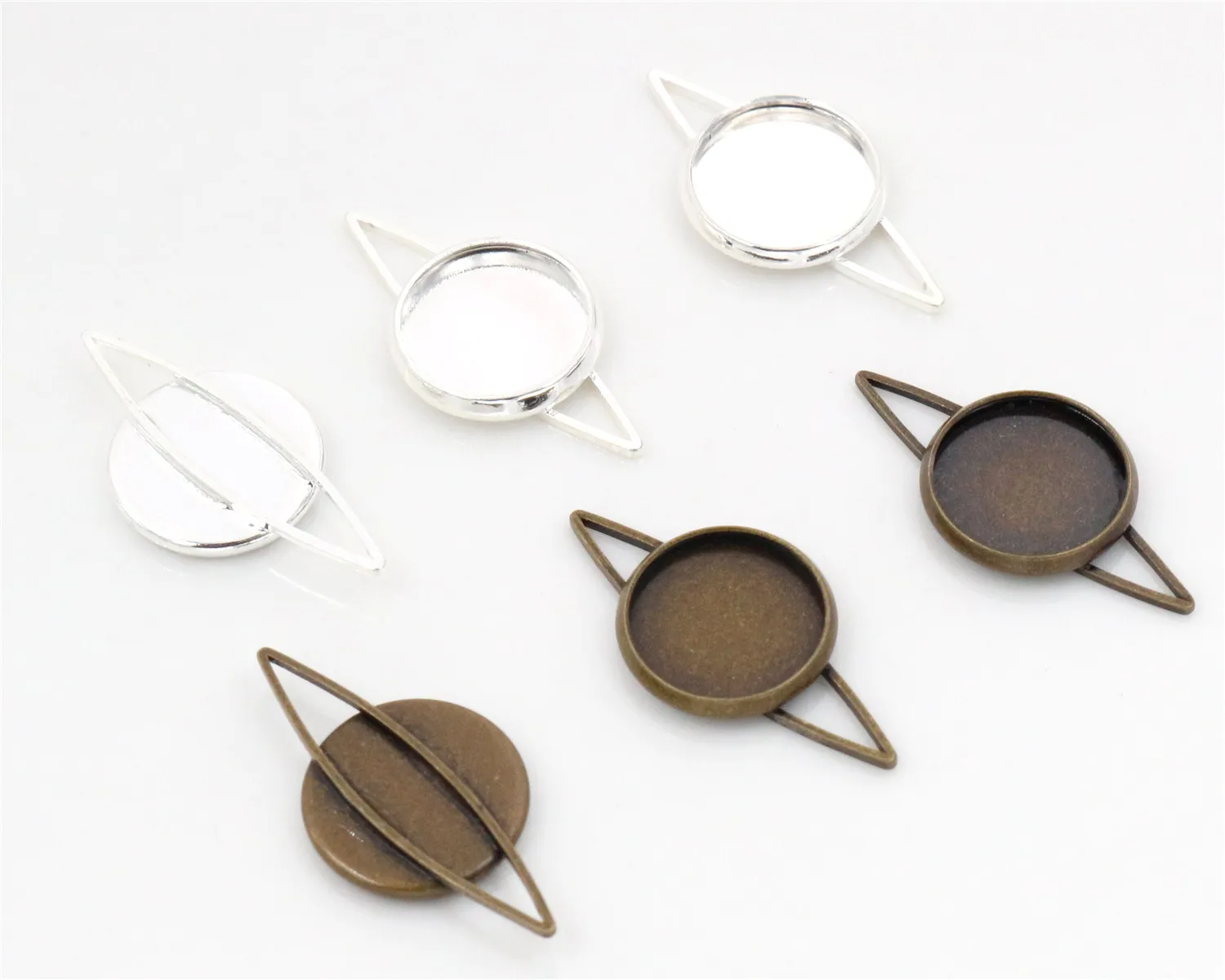

16pcs 12mm Inner Size Silver And Bronze Plated Brass Material Simple Style Cabochon Base Cameo Setting Charms Pendants Tray