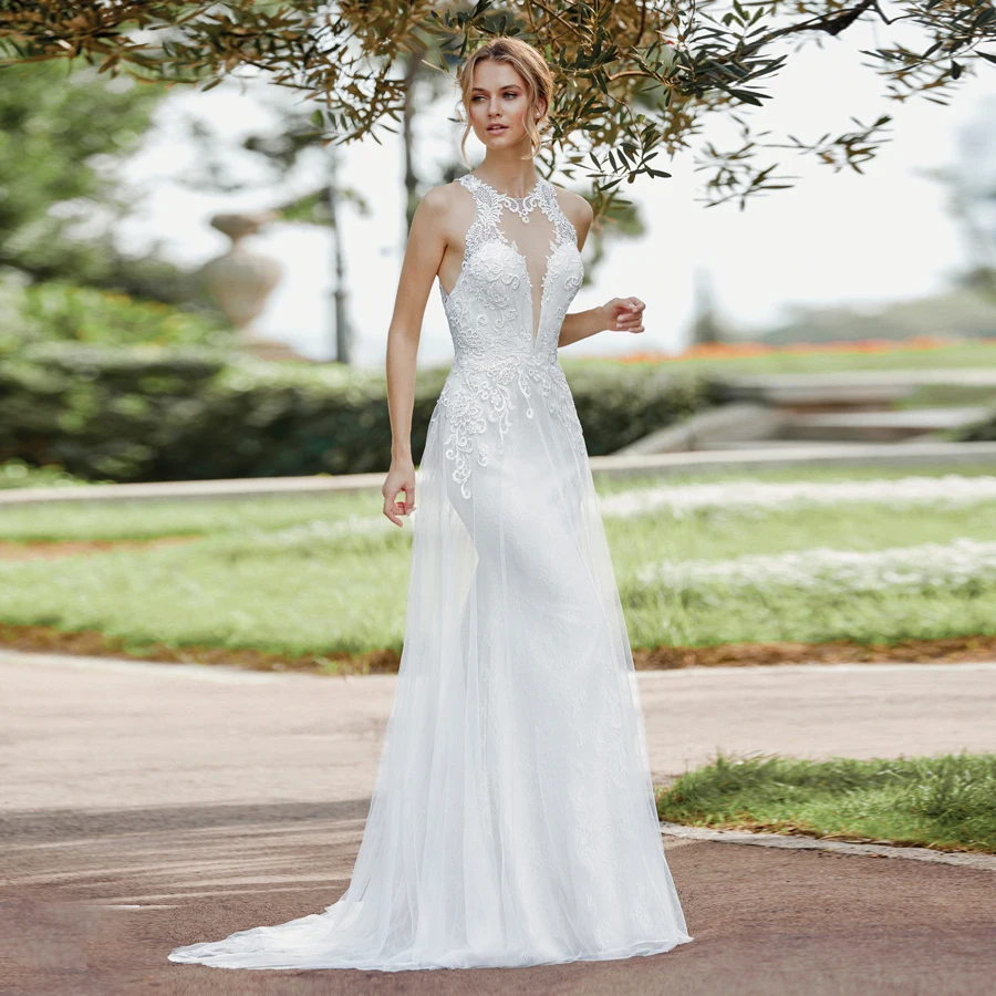 

Halter Neckline Venice and Chantilly Lace Applique Open Back Sweep Train Sweeping Train Bridal Dress vestido de noiva praia